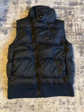 Oiselle Puffer Vest with packable hood XS